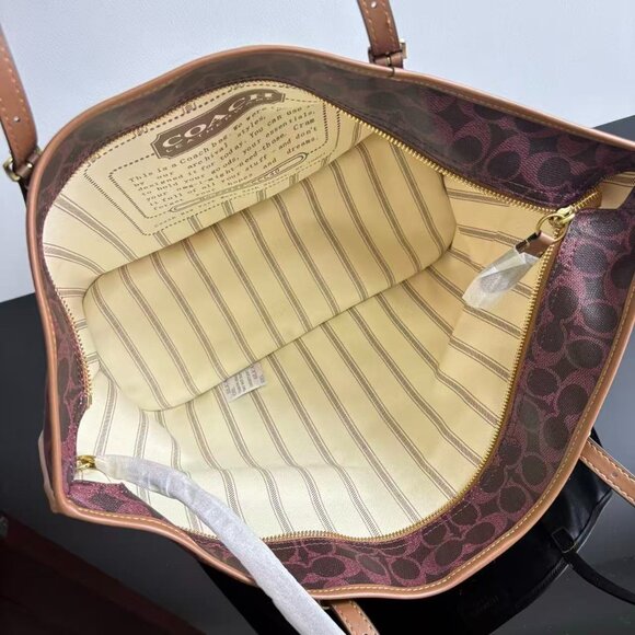 COACH Women's Tote Bag/Shoulder Bag. - Picture 8 of 9